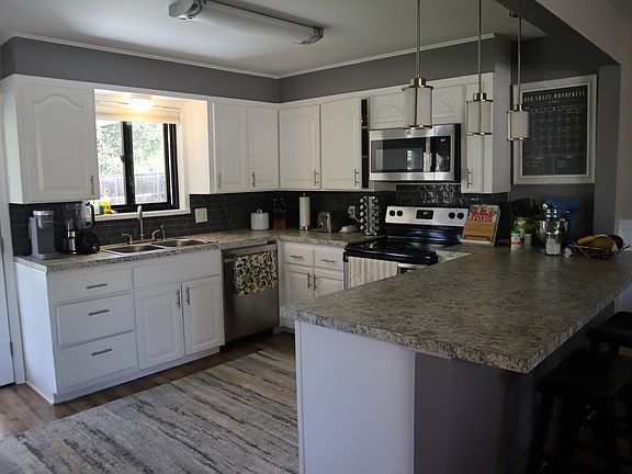 4th image of 5956 S Cook St