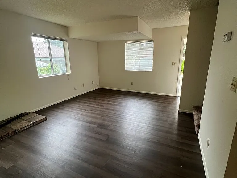 6457 N Snowflake Dr — Photo 2