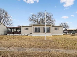 106 N 7th St, Oquawka, IL