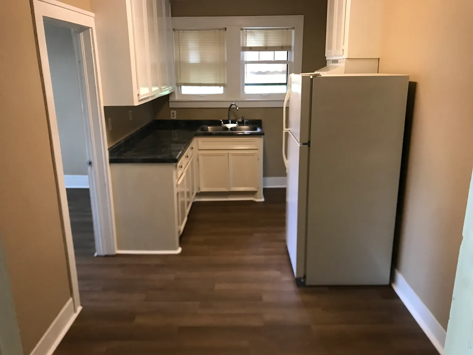 1 bed, 1000 sqft, $995 — Photo 3