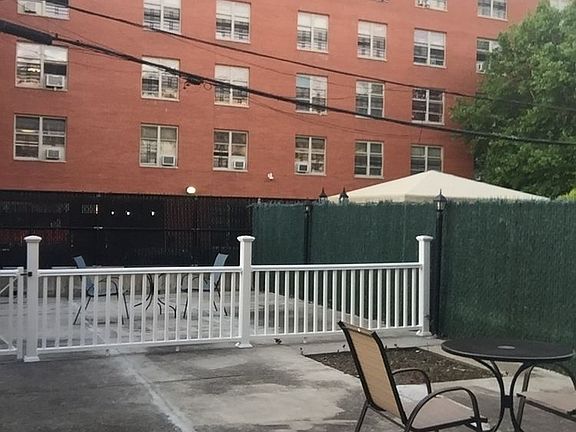 2nd image of 99 Vernon Ave APT 1