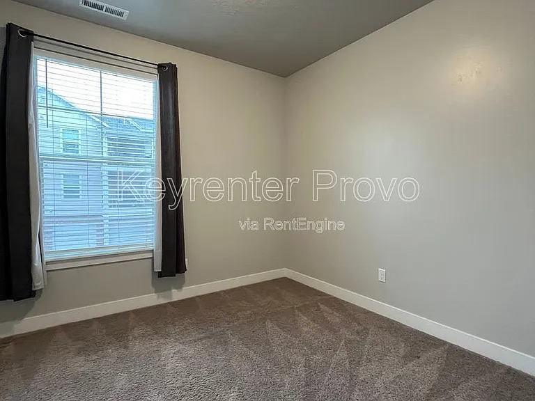 586 N 360 W — Photo 13