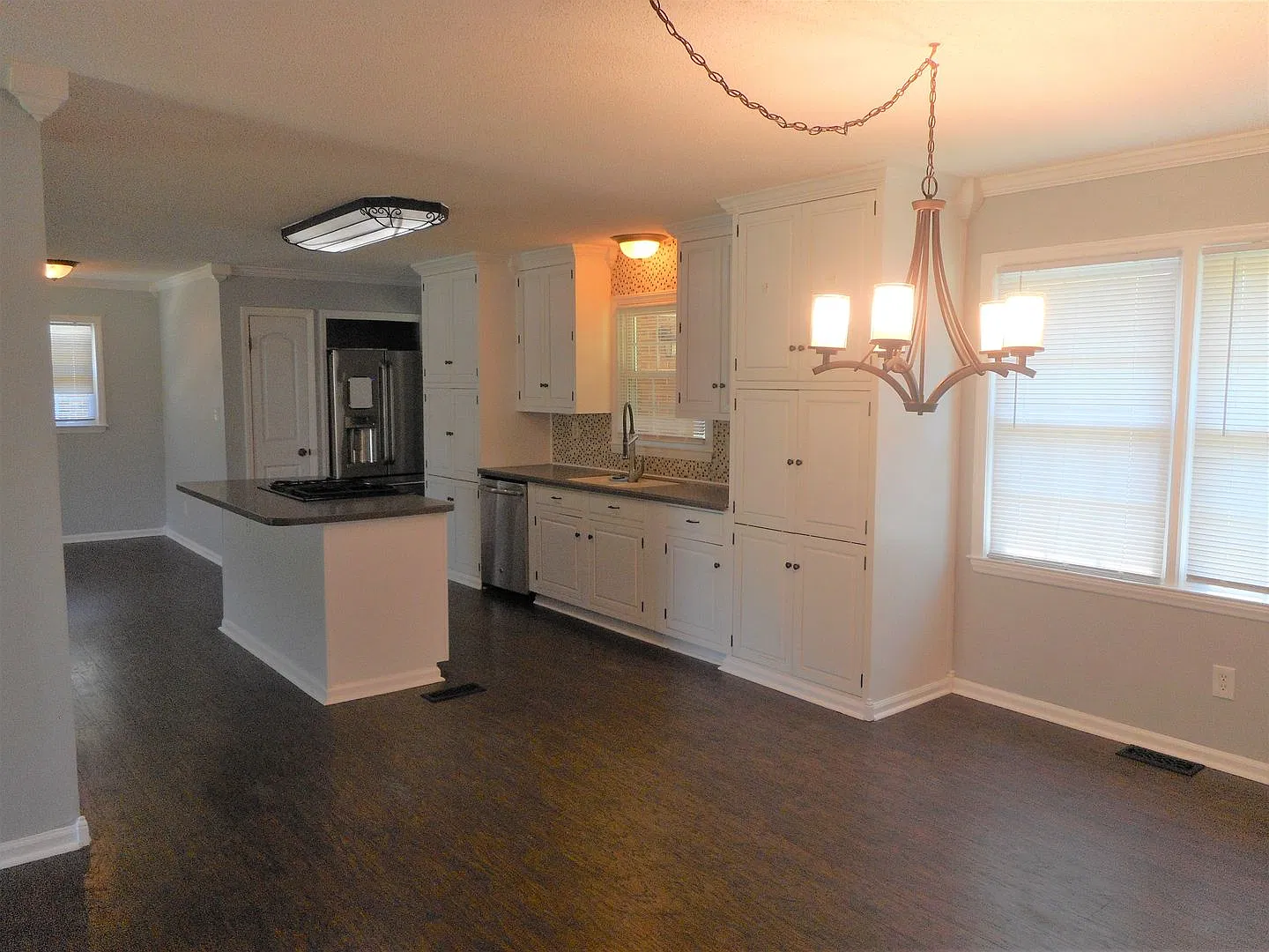 Lovely 3 Bedroom 2 Bath Brick Ranch - Completely Renovated — Photo 3