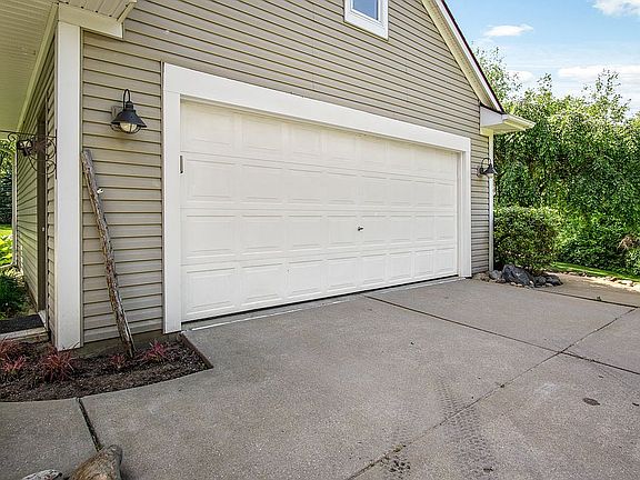4th image of 9485 Ryella Ln