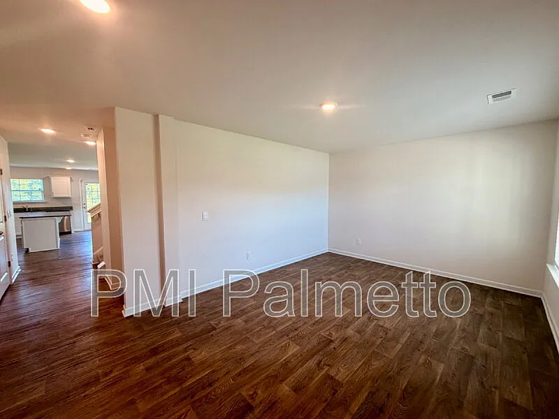 4 bed, 3.5 bath, 2565 sqft, $2,900 — Photo 4