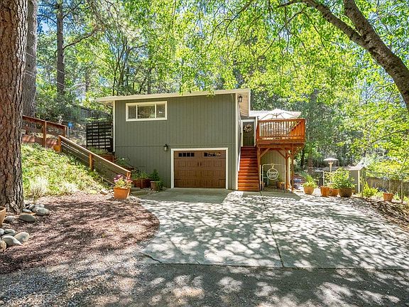 4th image of 2939 Letitia Ave