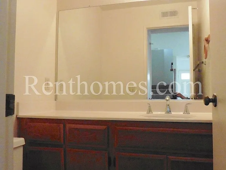 10669 Glendover Ln — Photo 7