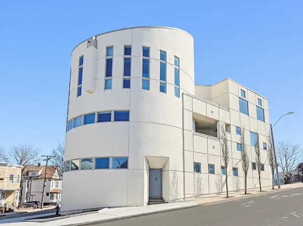 60 Tufts St APT 1, Somerville, MA 02145