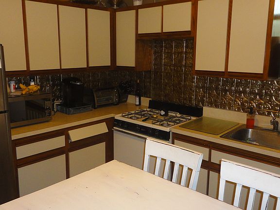 5th image of 145 Lincoln Ave APT 1D