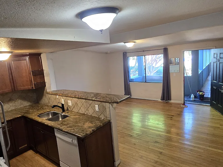 4224 N 12th St #204 — Photo 6
