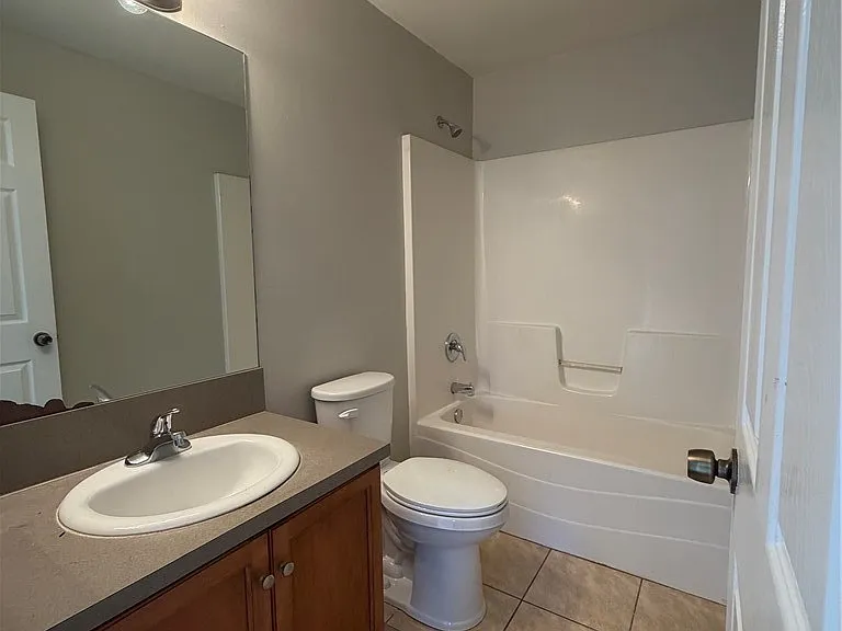 704 Gilbert Ave S — Photo 5