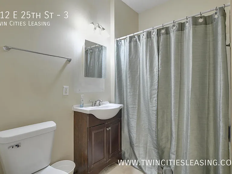 912 E 25th St #3 — Photo 27