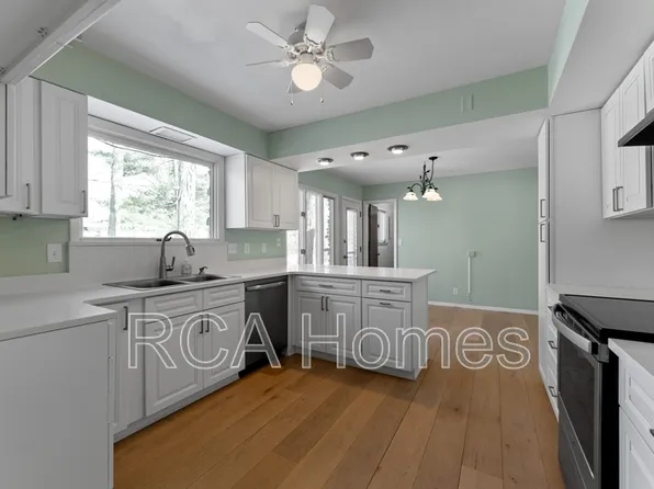 423 Jenny Ln, Carmel, IN 46032