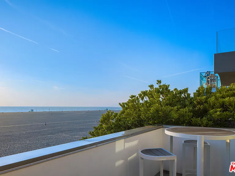 1347 Palisades Beach Rd — Photo 52