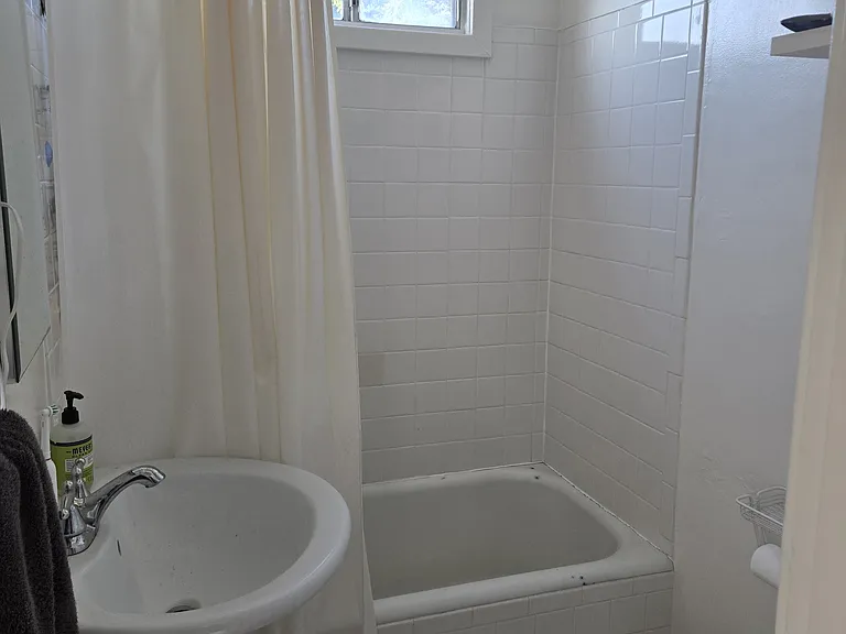 942 Vermont St — Photo 6