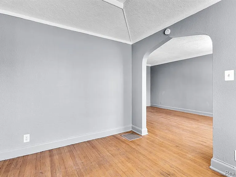 17701 Manderson Rd — Photo 33
