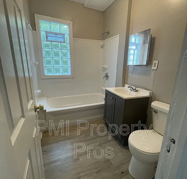 2619 N 23rd St #LOWER — Photo 6