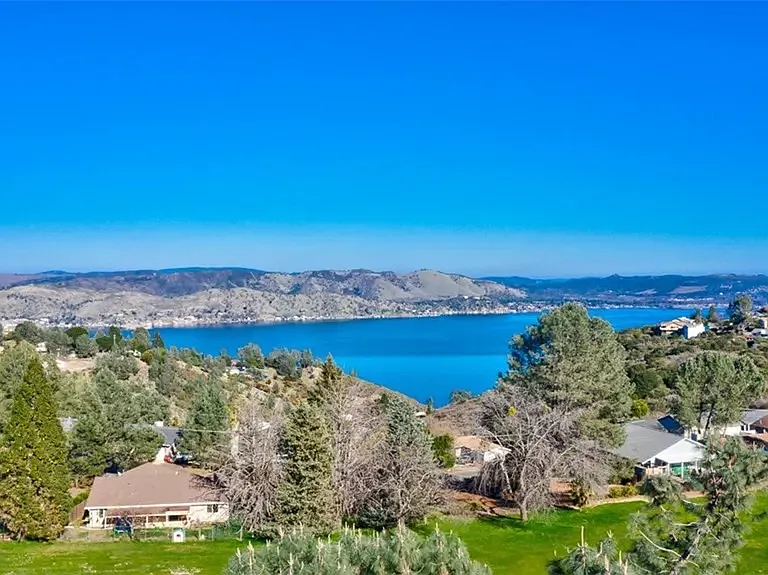 10711 Fairway Dr — Photo 3