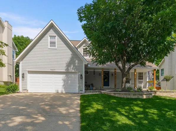 7807 Twilight Ln, Lenexa, KS 66217
