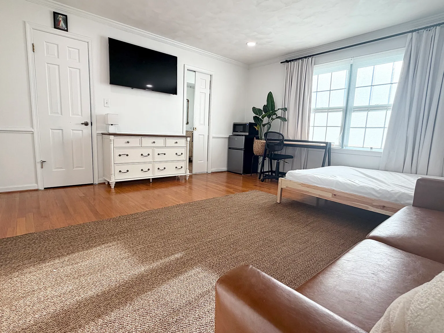 5268 Locke Ln — Photo 2