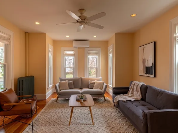 29 Pomeroy Ter, Northampton, MA 01060