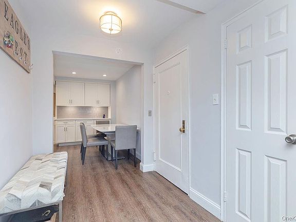 2nd image of 15 LEEWOOD Circle #1R