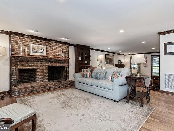 5th image of 11204 Cranbrook Ln