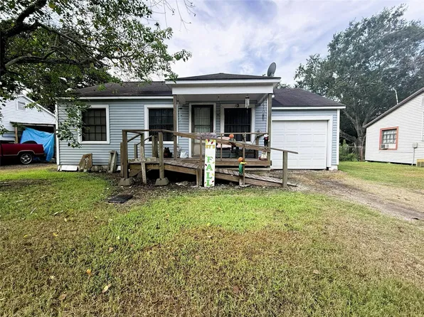 608 Hackberry Bnd, Port Lavaca, TX 77979