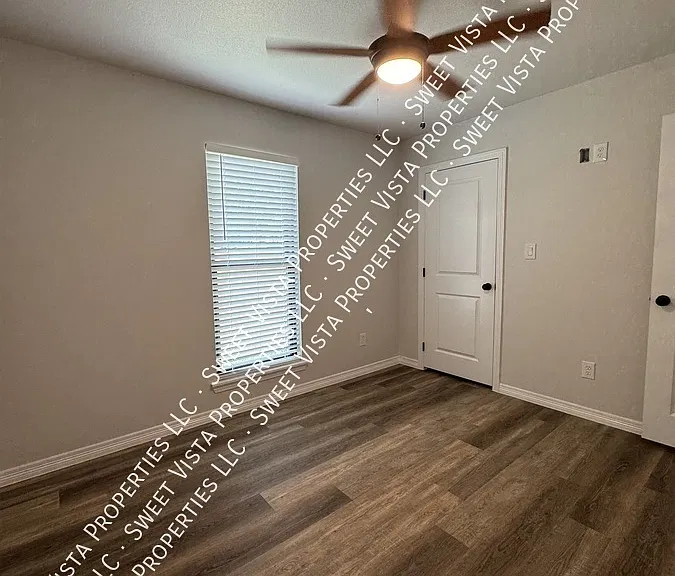 908 S 10th St — Photo 10