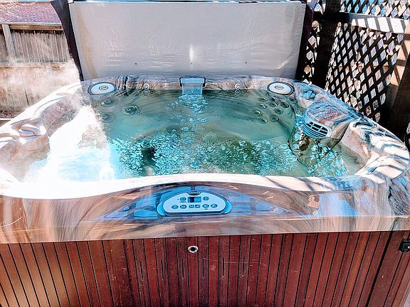 Jacuzzi, new in 2017