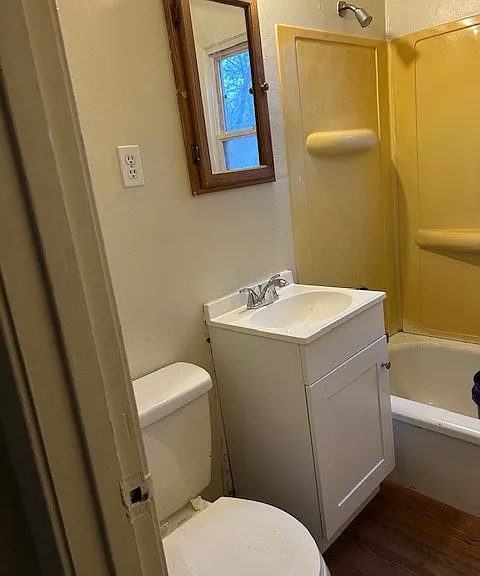 1347 Kingsley Ave — Photo 2