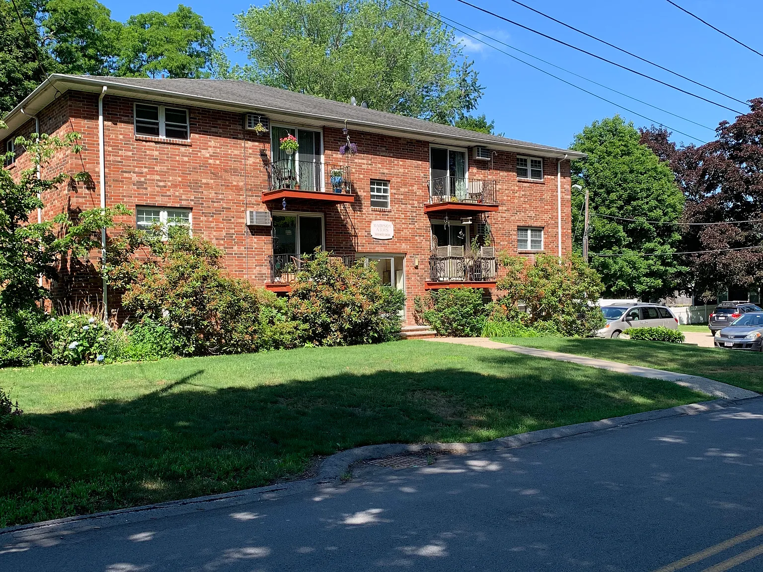 2 bed, 750 sqft, $2,200 — Photo 1
