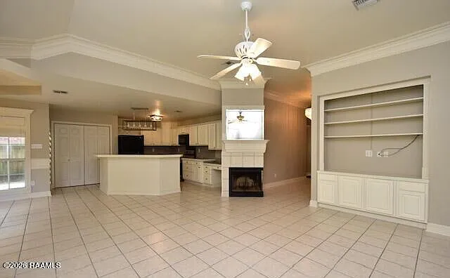 3 bed, 2.0 bath, 1611 sqft, $1,995 — Photo 2