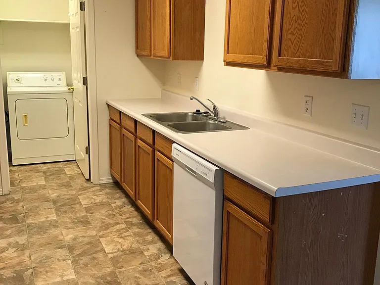 2140 Elizabeth Blvd #18C — Photo 5