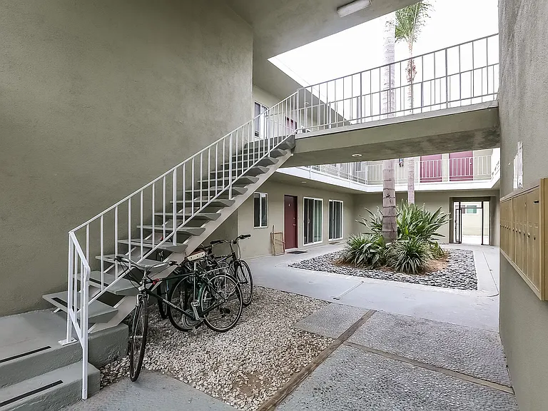 2611 Ocean Ave #5 — Photo 35