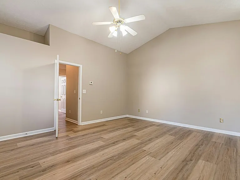 5755 Lakeview Cir — Photo 35