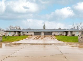 902 & 904 S 5th St, Wapello, IA 52653