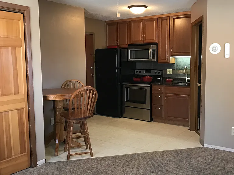 Phillips Park Apartments — Photo 8