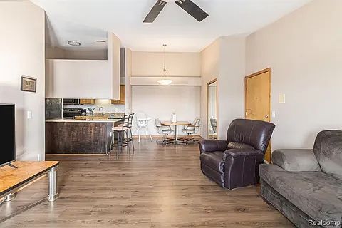 4th image of 15785 Lakeside Dr APT 6