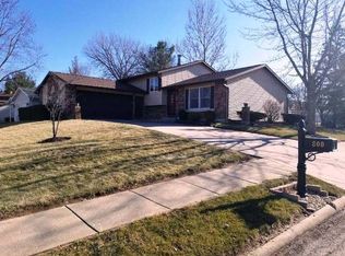 800 Ridge Ct, Dixon, IL 61021