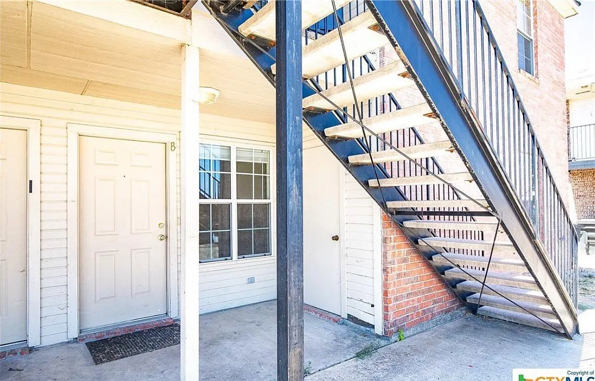 2708 Garland Dr — Photo 3