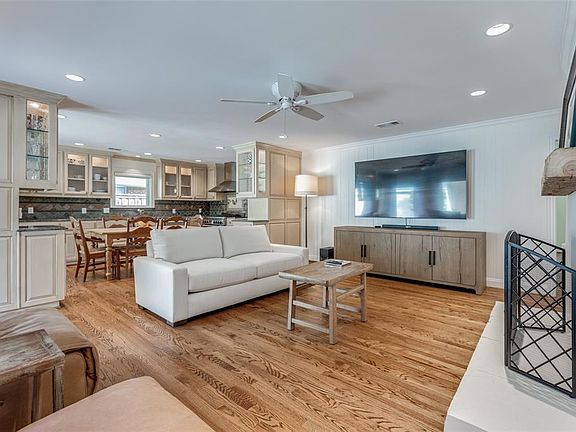 4th image of 6440 Danbury Ln