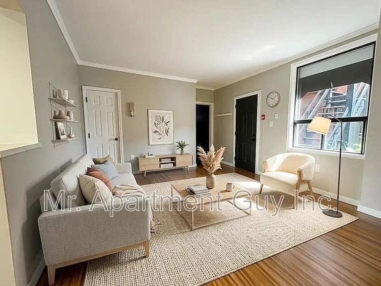 44 Victoria Ave S #105 — Photo 1