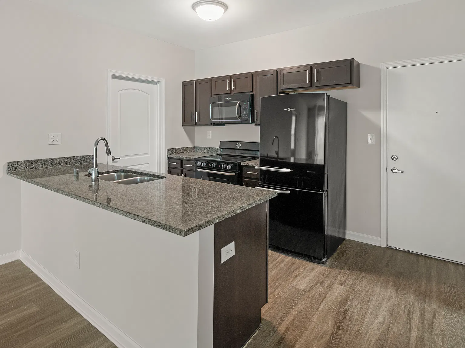 2 bed, 1349 sqft, $1,700 — Photo 3