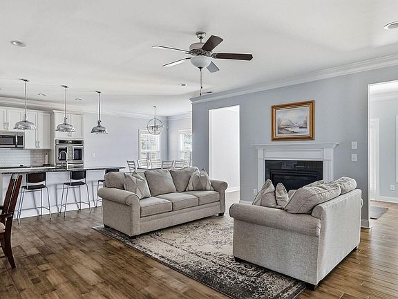 2nd image of 514 Pondpine Lane