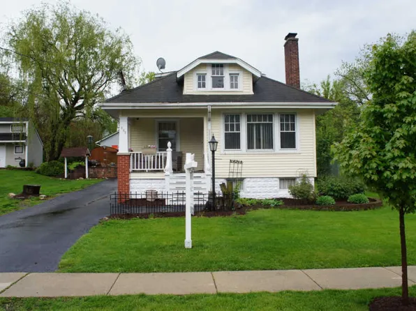 702 Hillview Ave, West Chicago, IL 60185