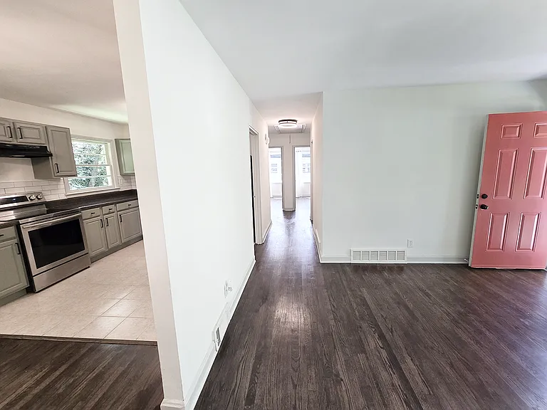 2863 Catalina Dr — Photo 6