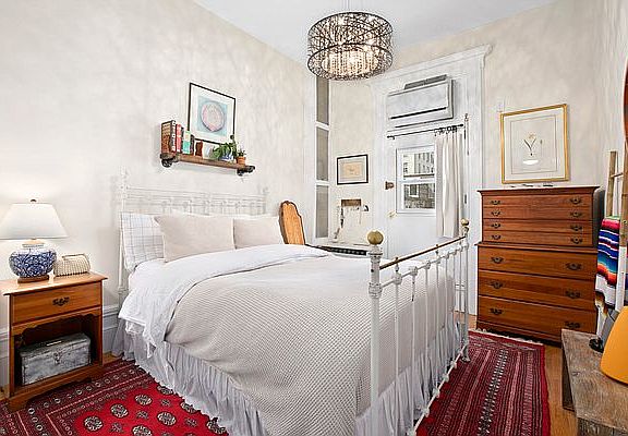 4th image of 12 W 76th St APT 5R