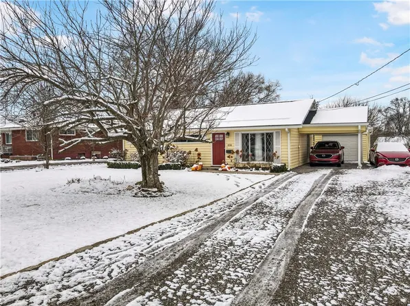 308 Eisenhower Dr, Natrona Heights, PA 15065