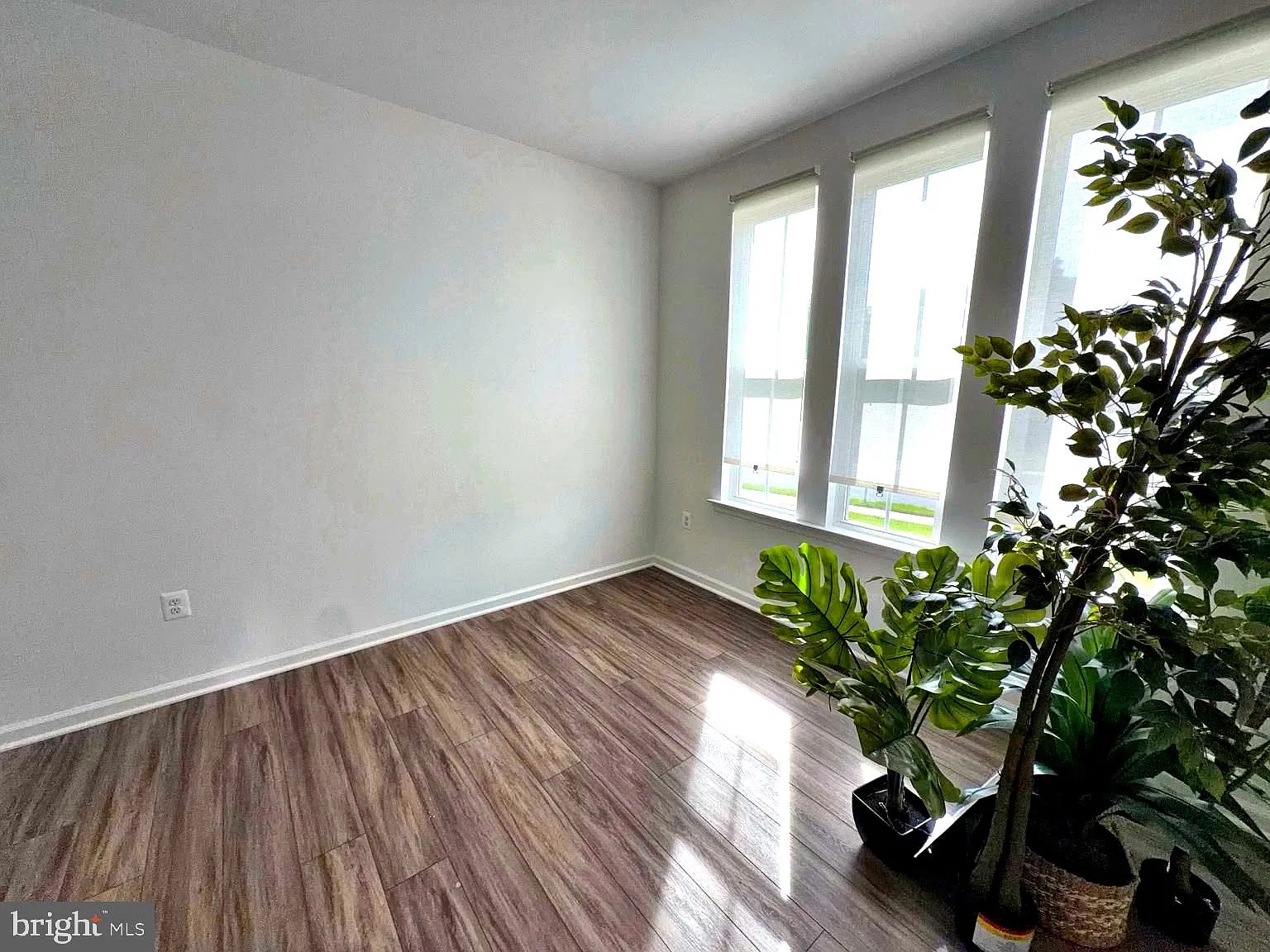 5 bed, 5.5 bath, 3796 sqft, $4,900 — Photo 4